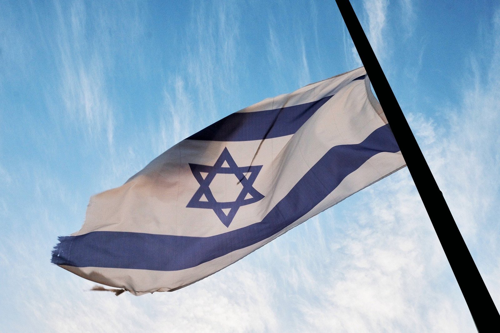Bandeira de Israel em mio mastro - ilustração
