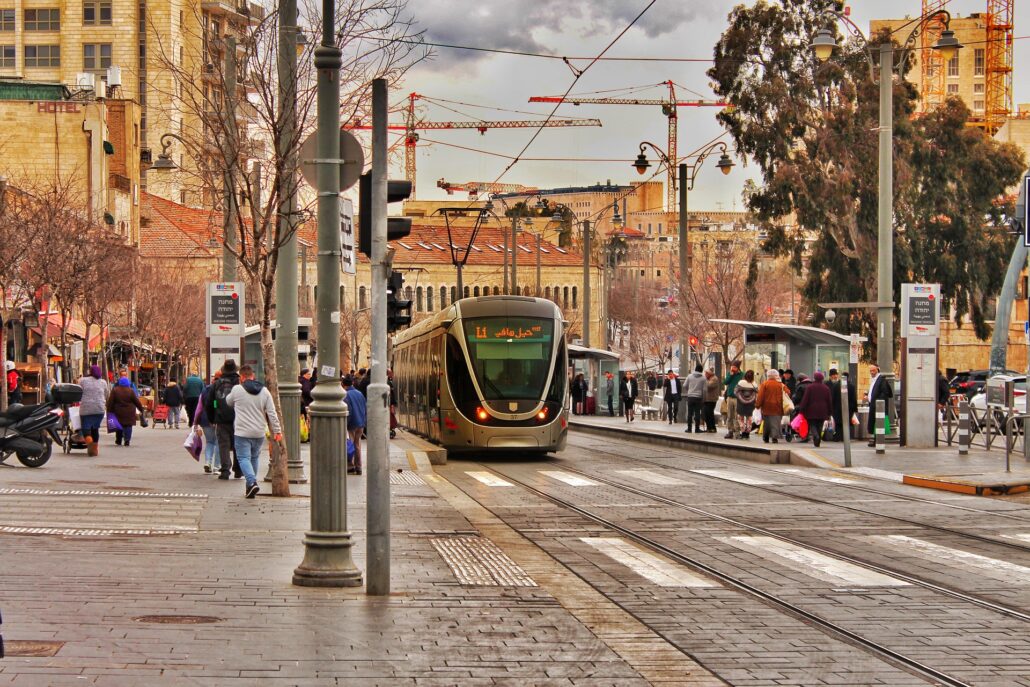 Trem leve na Cidade Santa - O Dia de Jerusalém