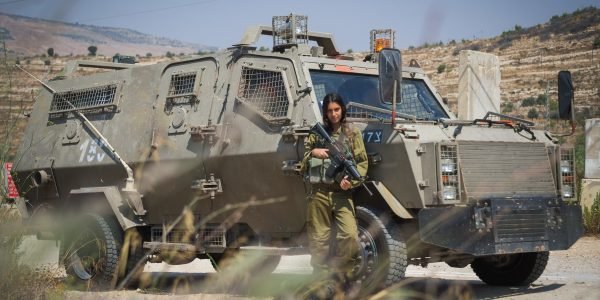 Atentado na Samaria, jovem ferida em estado grave e outro leve