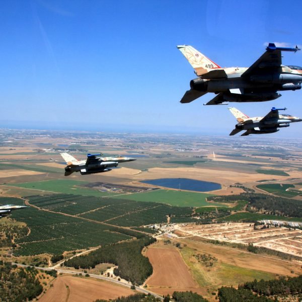 Israel se prepara para confronto em todas as frentes