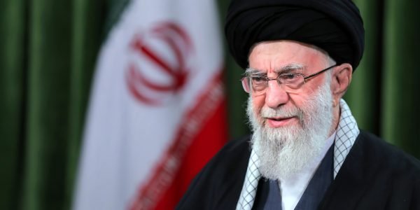 Advertência a Khamenei: Negociações ou Fim da Ditadura Islâmica