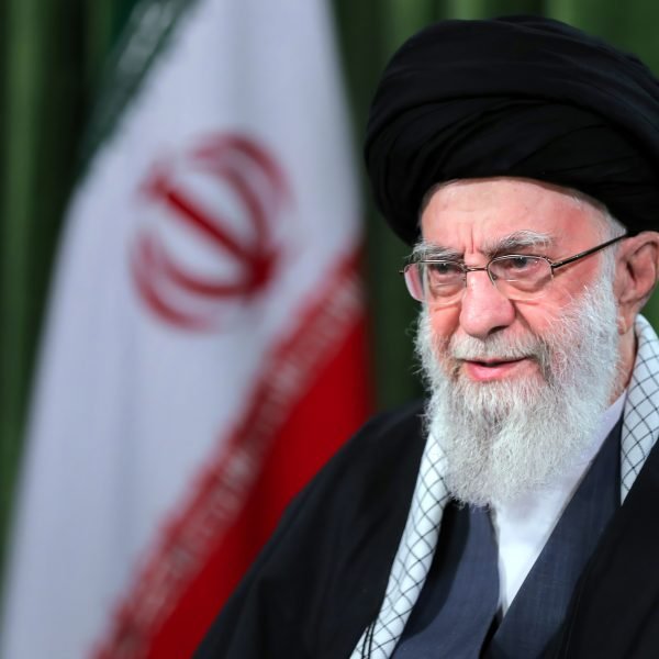 Ali Khamenei pode estar em coma e a ditadura iraniana está omitindo informações