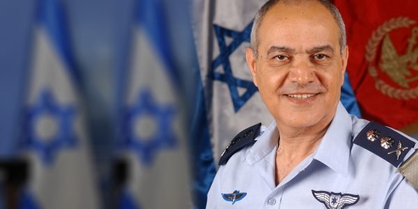 Ex-Chefe de Gabinete Militar: “Tenho dúvidas sobre sistemas não militares”