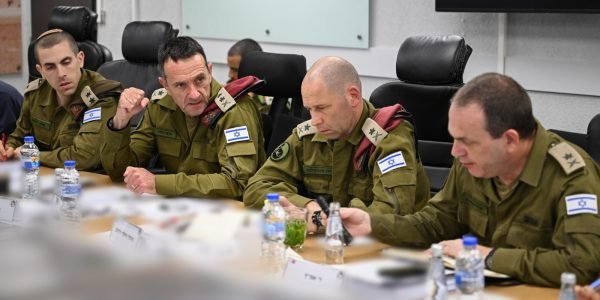 Oficial responsável pela inteligência das FDI pediu demissão pode levar a onda de demissões