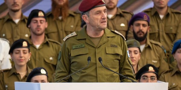 Israel intensifica operação em Gaza no dia da Independência