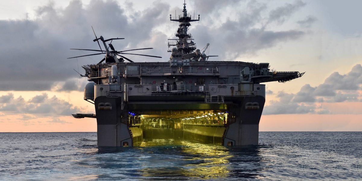 navios anfíbios da Marinha dos EUA