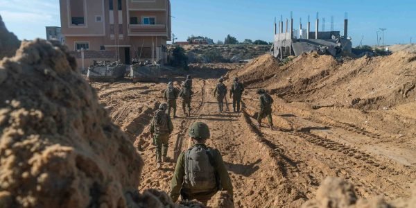 Relato: Blinken pressionará os países árabes a participarem na reconstrução e gestão da Faixa