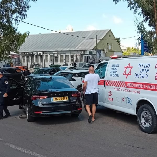 Atentado grave em Hadera, o terrorista foi neutralizado