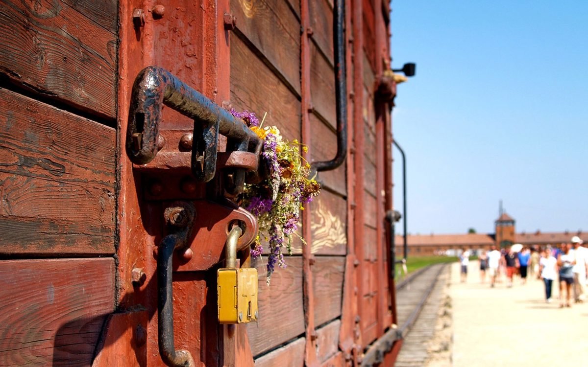 Israel se une em memória das vítimas: Yom HaShoah marca o Dia do Holocausto ao pôr do sol