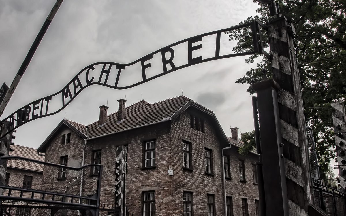 Netanyahu não irá à cerimônia de 80º da libertação de Auschwitz por causa de Haia