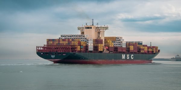 Irã invadiu e apreendeu navio israelense