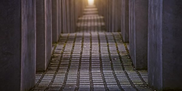 Yom HaShoah: Um Dia de Memória, Coragem e Esperança