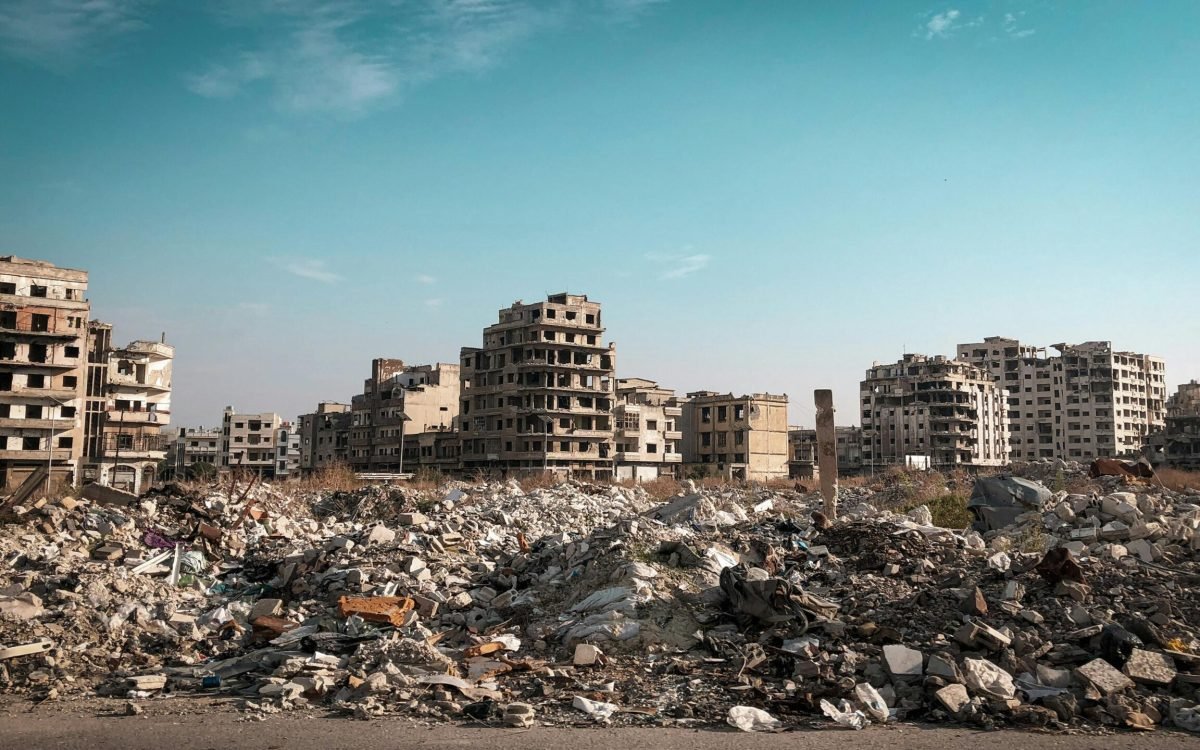 Israel cansou de avisar o governo da Síria, um dia a casa caiu