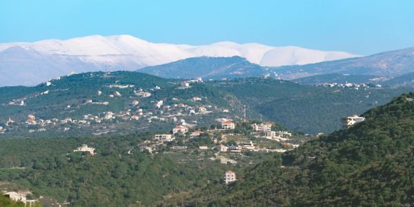 Hezbollah disparou dezenas de foguetes contra Israel