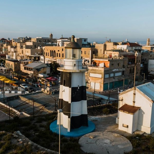 19 feridos, incluindo um em coma e outro gravemente em um bombardeio no norte