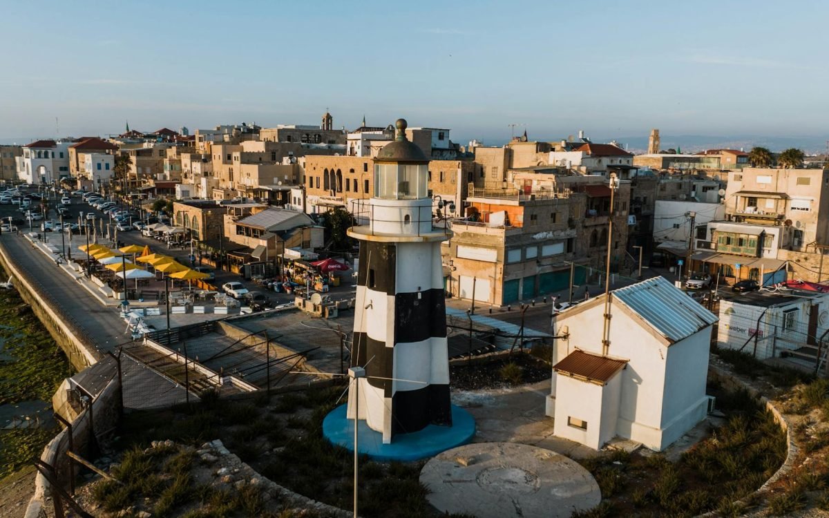 19 feridos, incluindo um em coma e outro gravemente em um bombardeio no norte