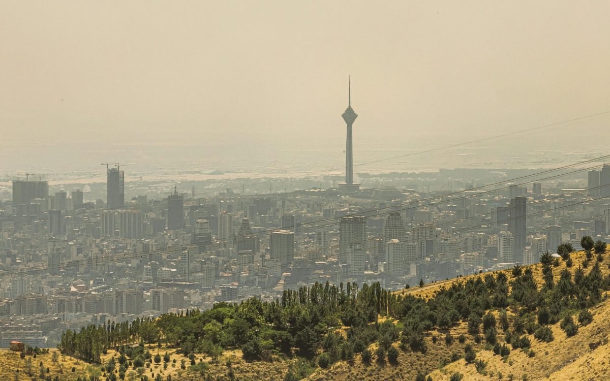 Base secreta do Irã foi atacada nos subúrbios da capital Teerã e o que realmente isso significa