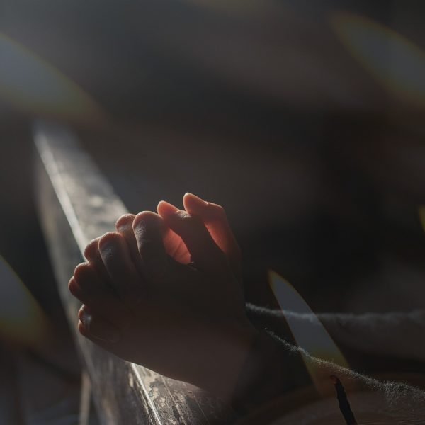 Onda de oração por iminente ataque iraniano