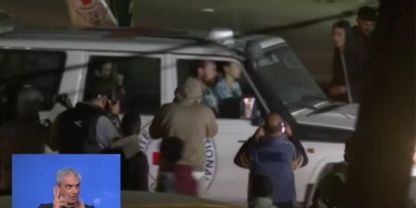 14 israelenses foram libertos do cativeiro do Hamas