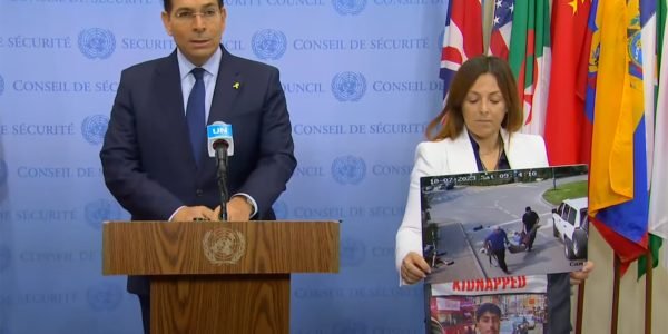 Sequestrados por terroristas funcionários da ONU, o que você faria?