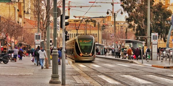 Trem leve na Cidade Santa - O Dia de Jerusalém