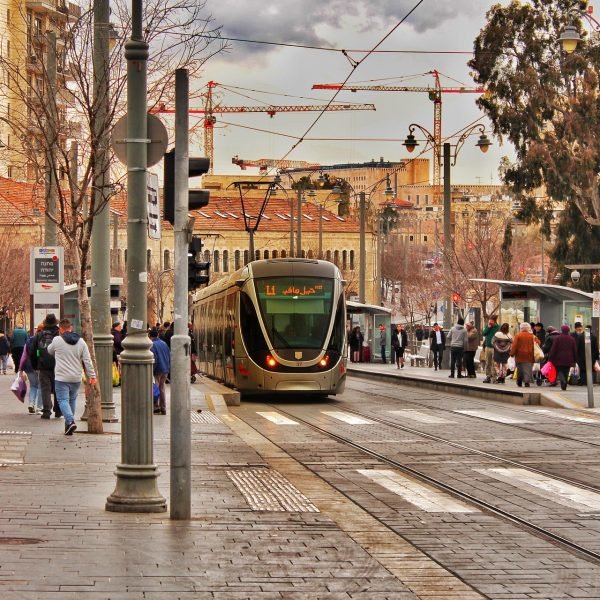 Trem leve na Cidade Santa - O Dia de Jerusalém