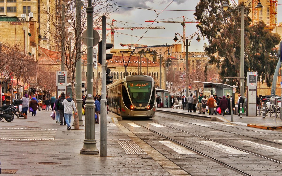 Trem leve na Cidade Santa - O Dia de Jerusalém