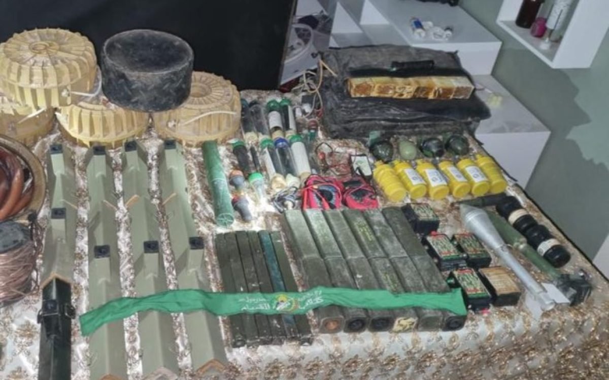 Direitos Humanos do Hamas: Foguetes em berço e um míssil antitanque em carrinho de bebê